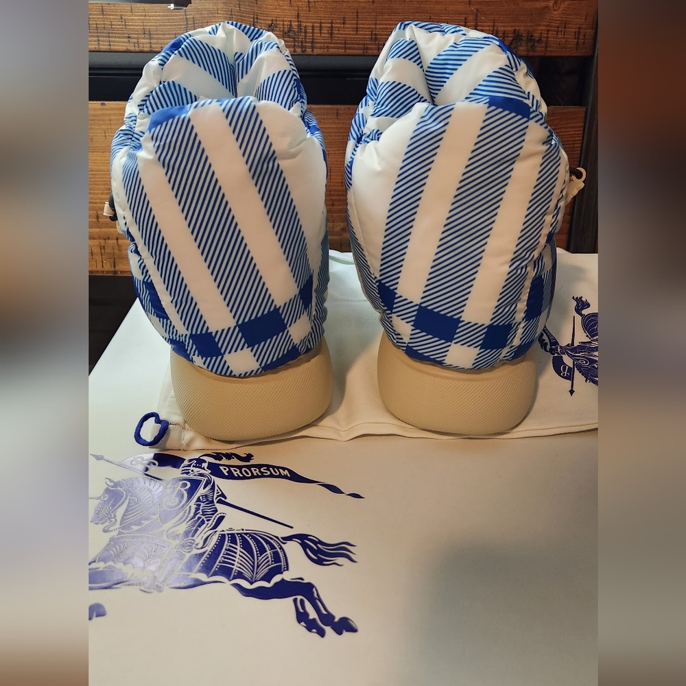Burberry Pillow Booties -UNISEX - Mens Size 40 - Size 7.5/8 - Wmn Sz 9/9.5 - Picture 8 of 14